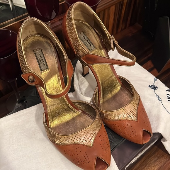 PRADA, Size 40 (9 US) - Picture 3 of 5